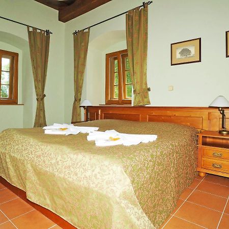 Hotel Kristin Hradek Дечин Екстериор снимка
