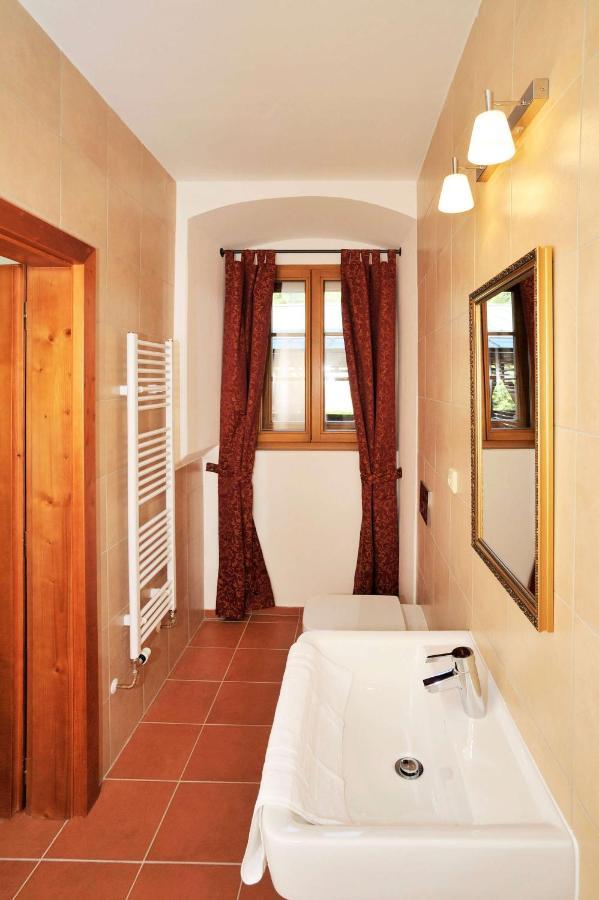 Hotel Kristin Hradek Дечин Екстериор снимка