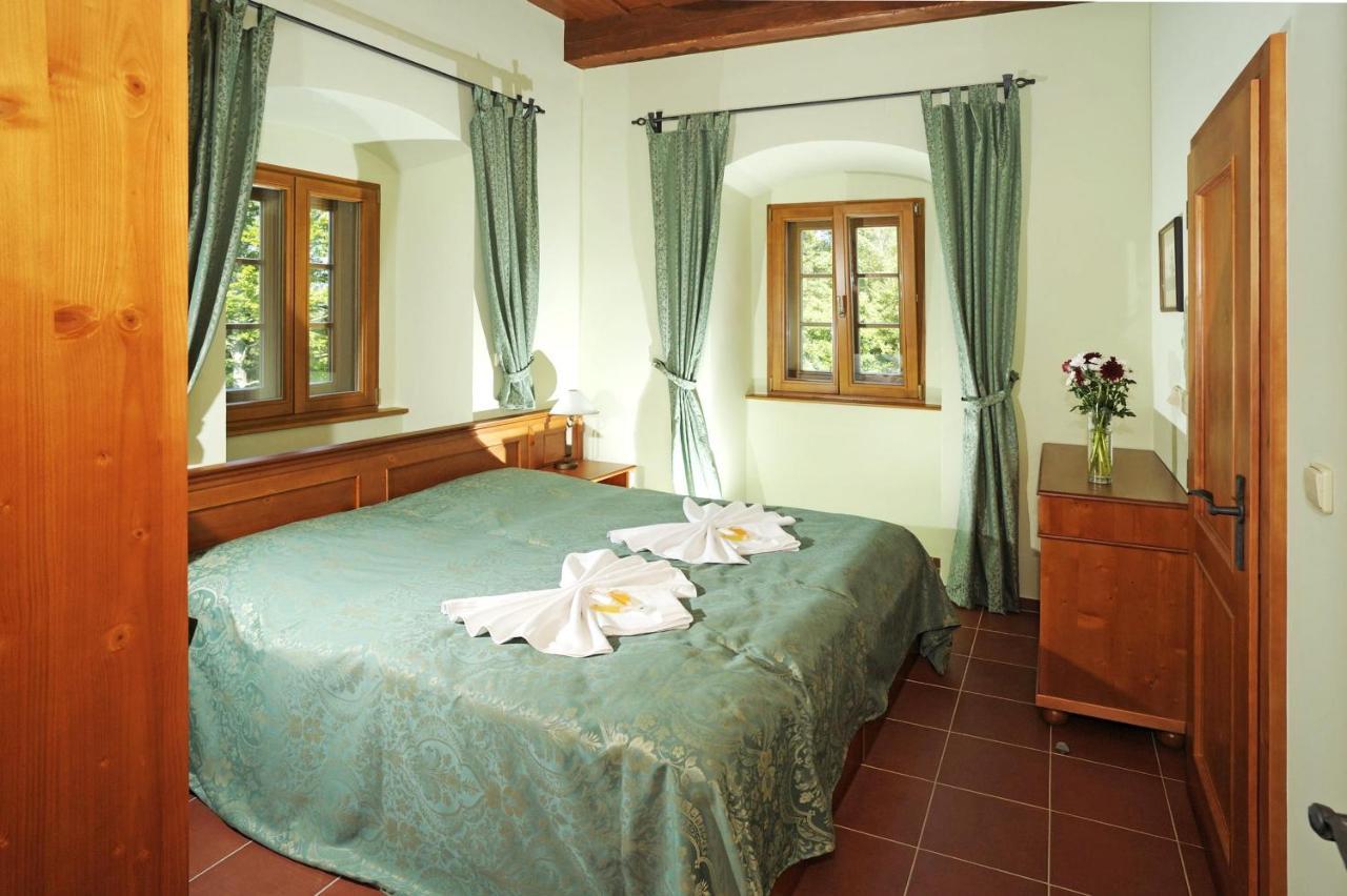 Hotel Kristin Hradek Дечин Екстериор снимка