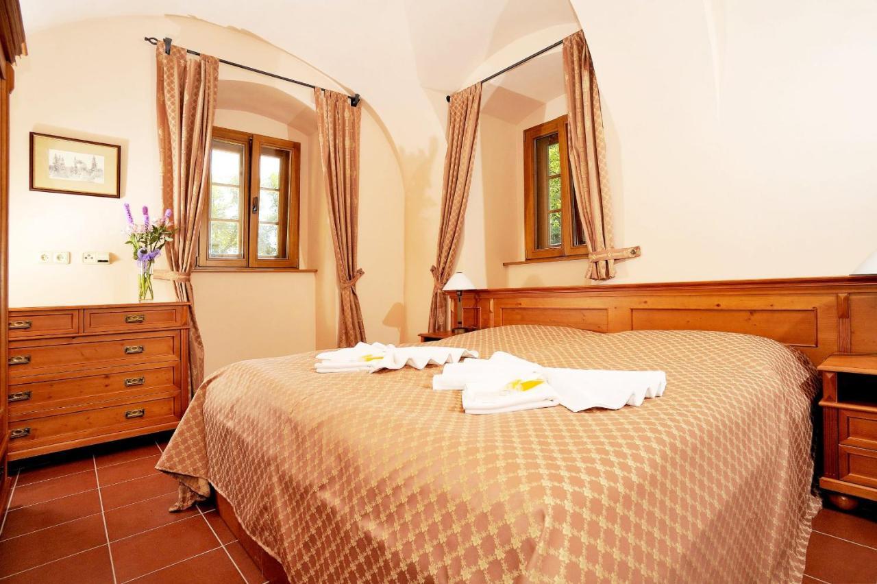 Hotel Kristin Hradek Дечин Екстериор снимка