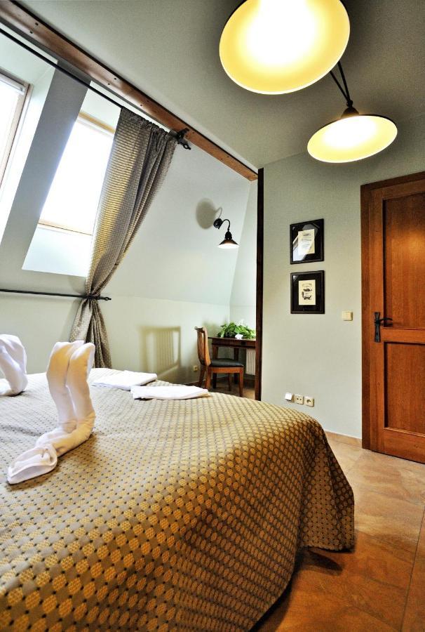Hotel Kristin Hradek Дечин Екстериор снимка